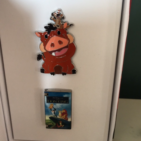 Disney Pin Collection. The Lion King. Set of 2 pins. New in Box with UPC tag. - Picture 12 of 13